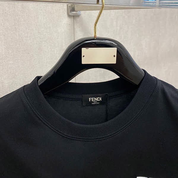 フェンディ 半袖Tシャツ コピー ロゴ刺繍 feo10091